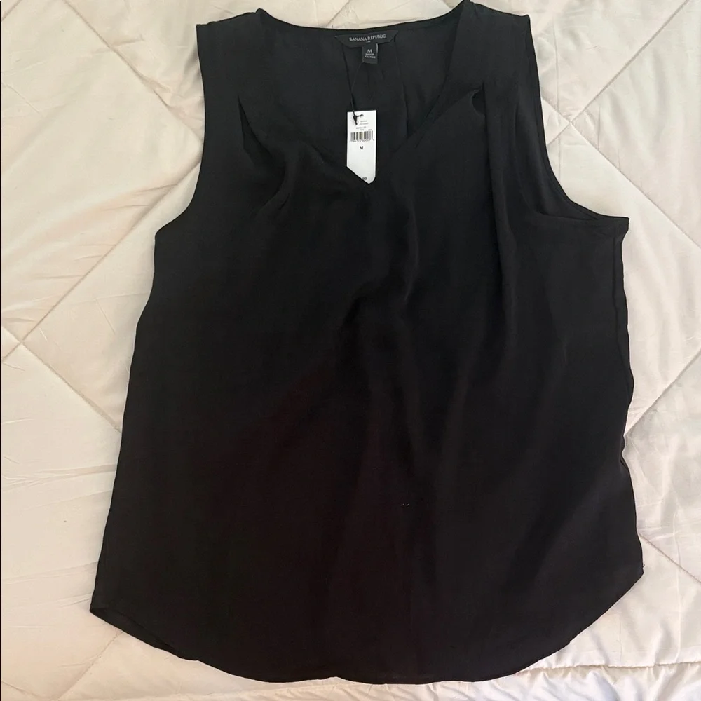Banana Republic Black V Neck Sleeveless Blouse - Picture 2 of 3